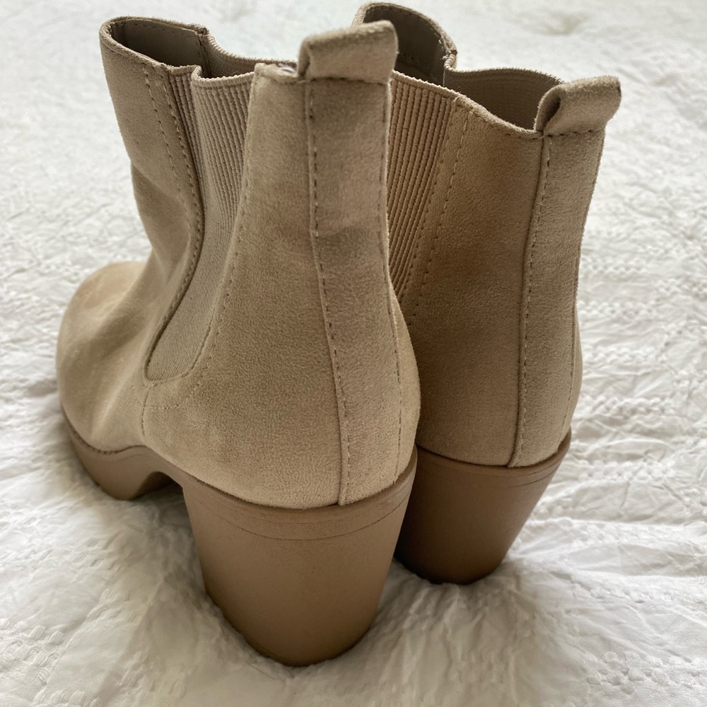 Versona Fall Booties - Picture 2 of 2